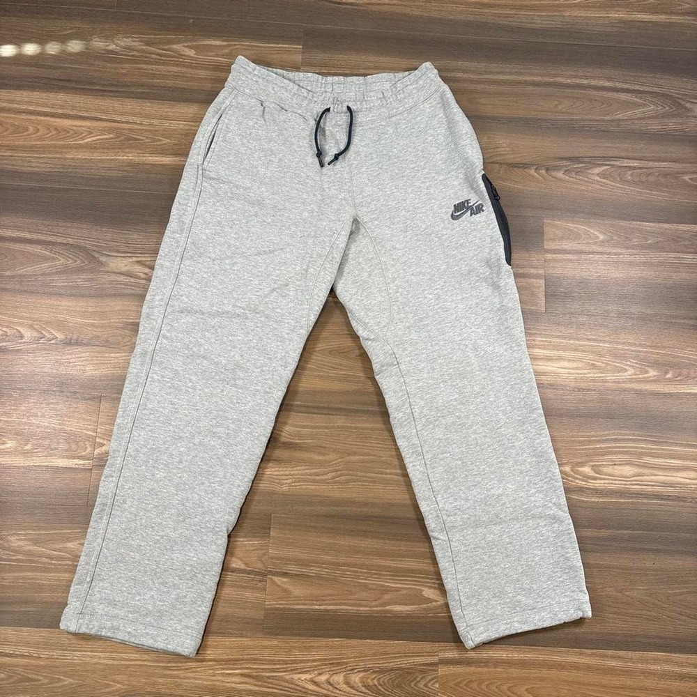 Gray Nike sweatpants with black accents, size M